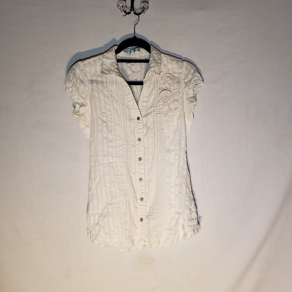 *Maurices* White cotton button up top, small
